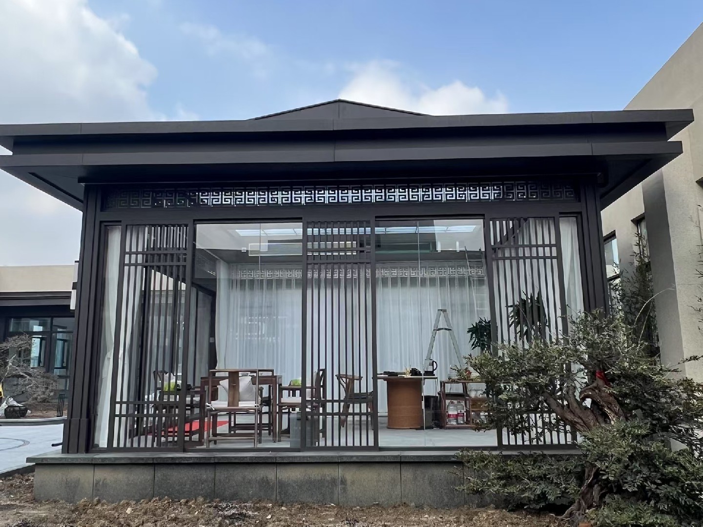 无锡市固斯特金属有限公司凉亭与别墅建筑的美学共鸣